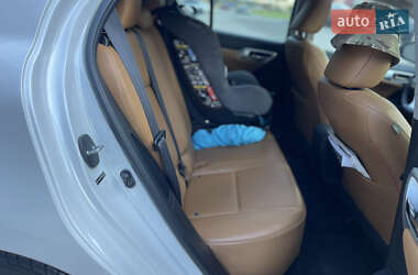 Хэтчбек Lexus CT 2012 в 
