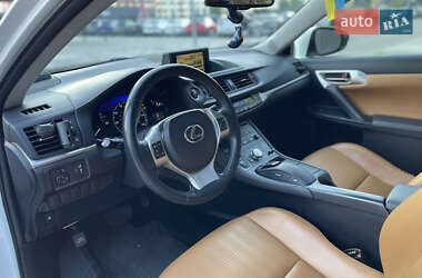 Хэтчбек Lexus CT 2012 в 