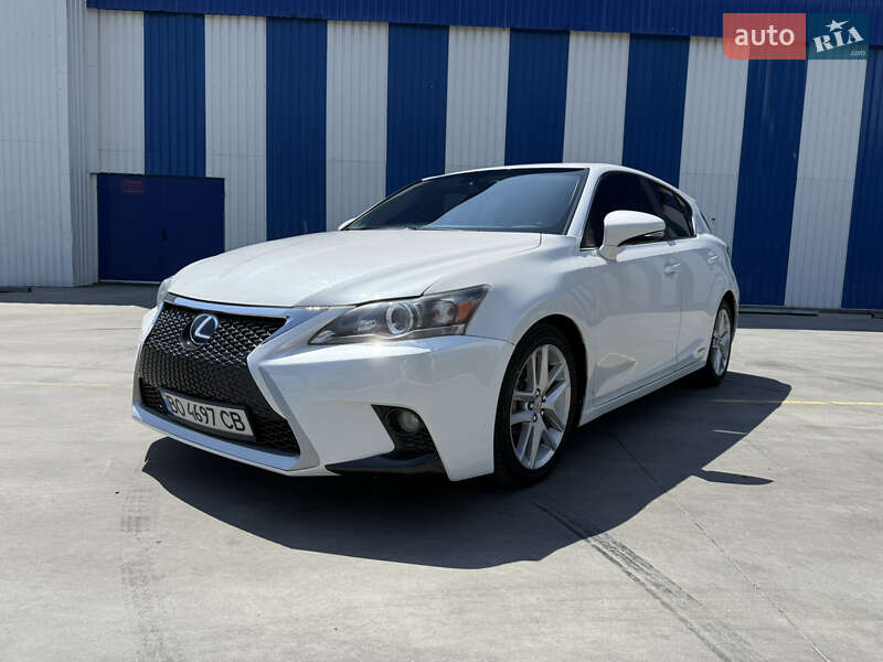 Хетчбек Lexus CT 2015 в 