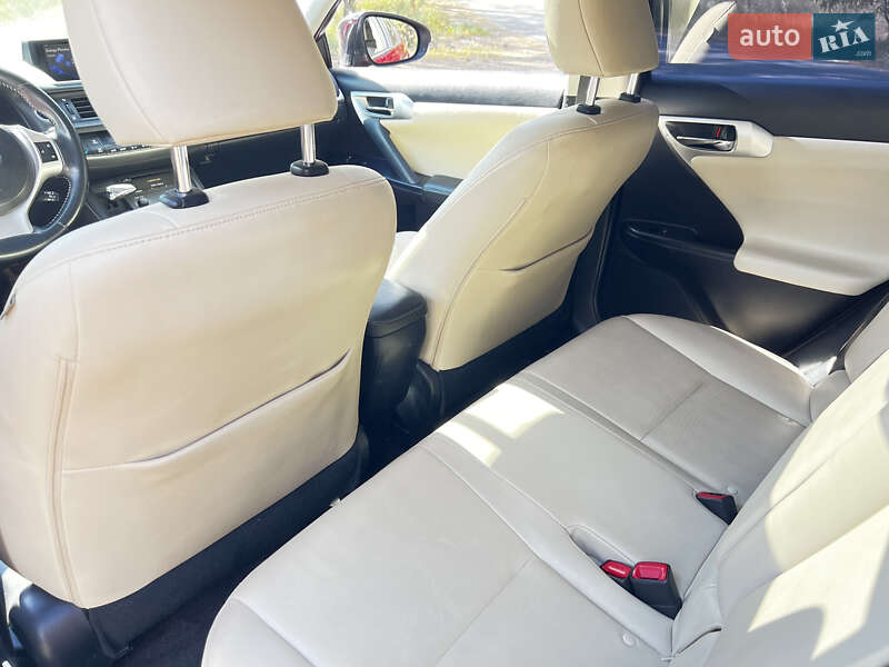 Хэтчбек Lexus CT 2013 в Киеве