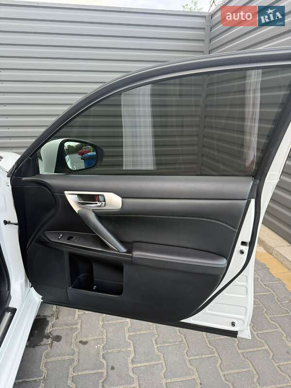 Хэтчбек Lexus CT 2014 в Южноукраинске