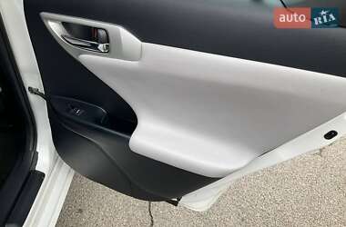 Хэтчбек Lexus CT 2011 в 