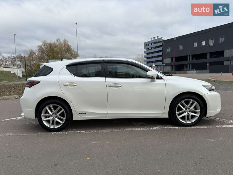 Хэтчбек Lexus CT 2015 в Киеве