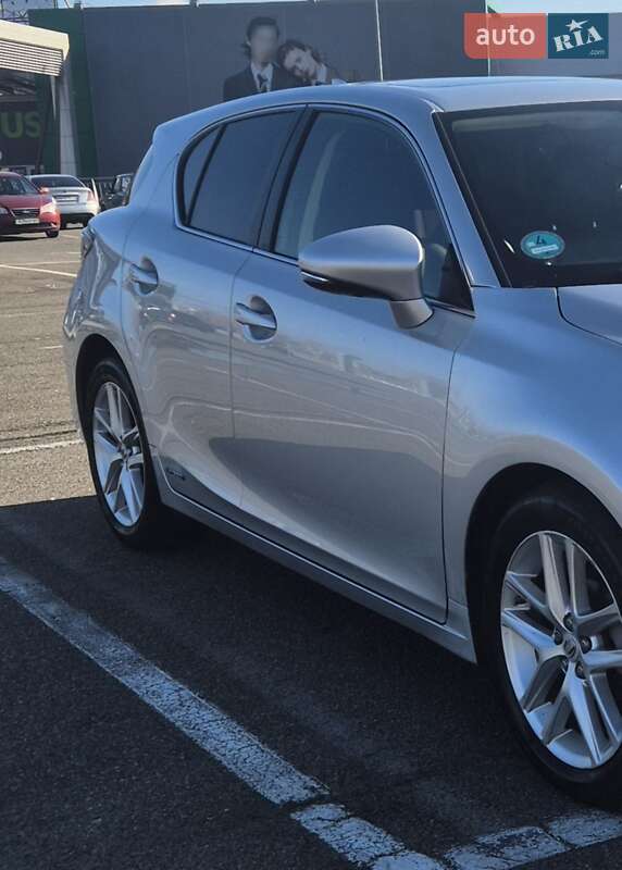 Хэтчбек Lexus CT 2015 в Киеве
