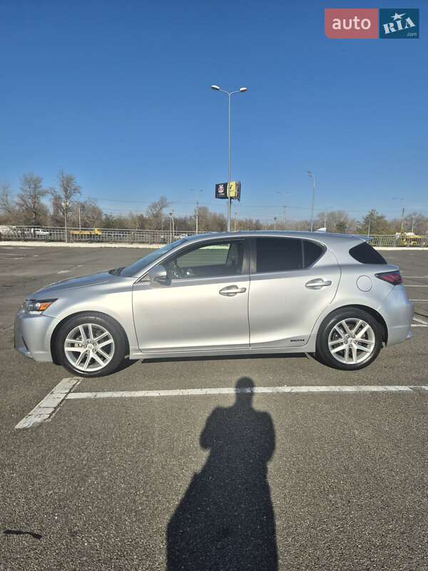 Хэтчбек Lexus CT 2015 в Киеве