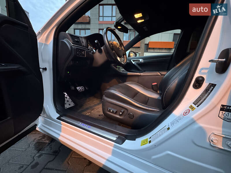 Хэтчбек Lexus CT 2014 в Киеве фото 16 Хэтчбек Lexus CT 2014 в Киеве
