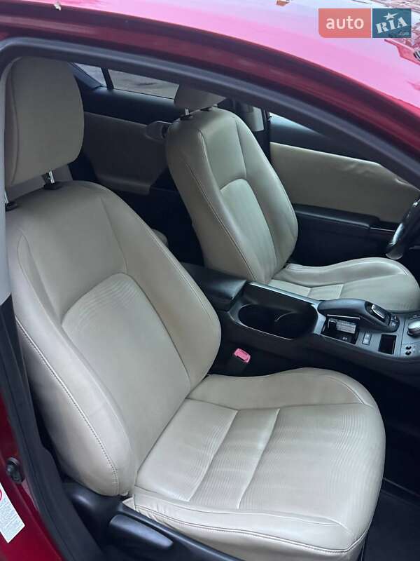 Хэтчбек Lexus CT 2012 в Мукачево