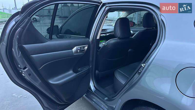 Хэтчбек Lexus CT 2015 в Киеве фото 13 Хэтчбек Lexus CT 2015 в Киеве