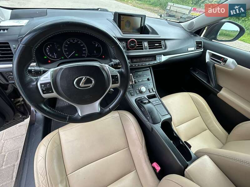 Хэтчбек Lexus CT 2011 в Ивано-Франковске