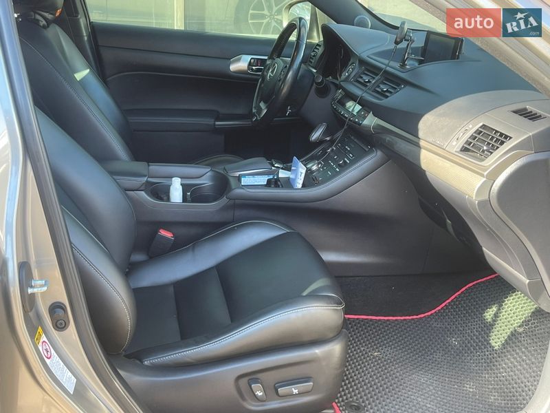 Хэтчбек Lexus CT 2017 в Киеве