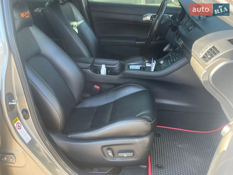 Хэтчбек Lexus CT 2017 в Киеве