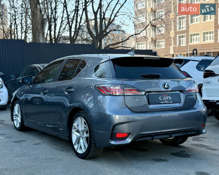 Хэтчбек Lexus CT 2017 в Киеве
