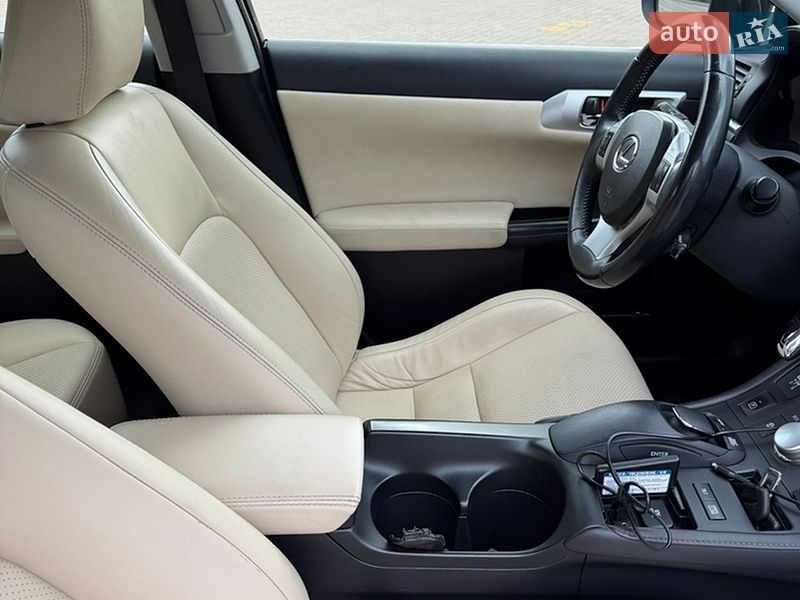 Хэтчбек Lexus CT 2011 в Львове