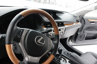Седан Lexus ES 2014 в Обухове
