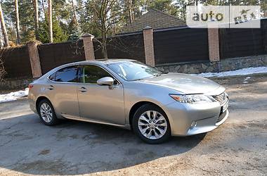 Седан Lexus ES 2014 в Обухове