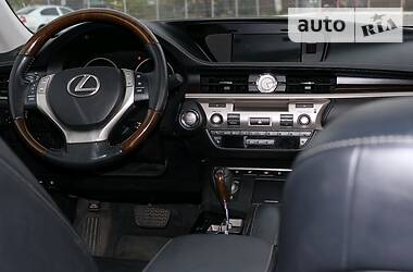 Седан Lexus ES 2013 в Умані