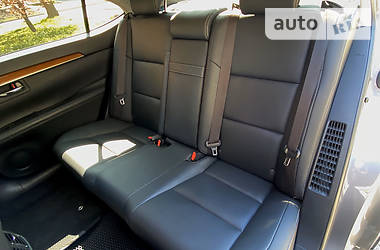 Седан Lexus ES 2012 в 