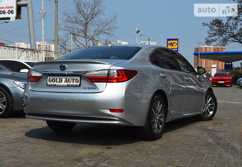 Седан Lexus ES 2016 в Одесі