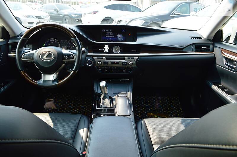 Седан Lexus ES 2016 в Одесі