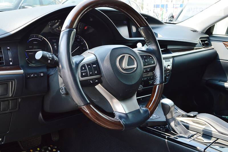Седан Lexus ES 2016 в Одесі