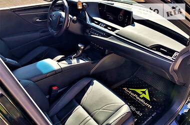 Седан Lexus ES 2019 в 
