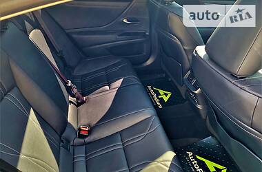 Седан Lexus ES 2019 в 