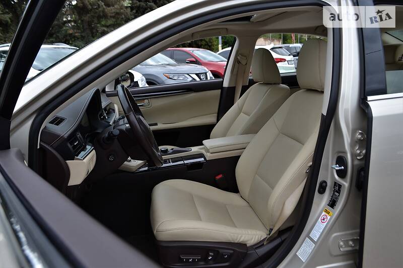 Седан Lexus ES 2016 в Харкові