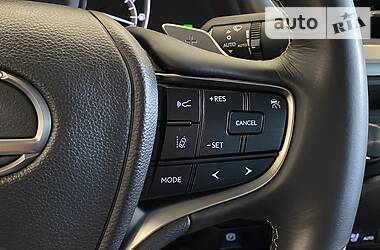Седан Lexus ES 2018 в 