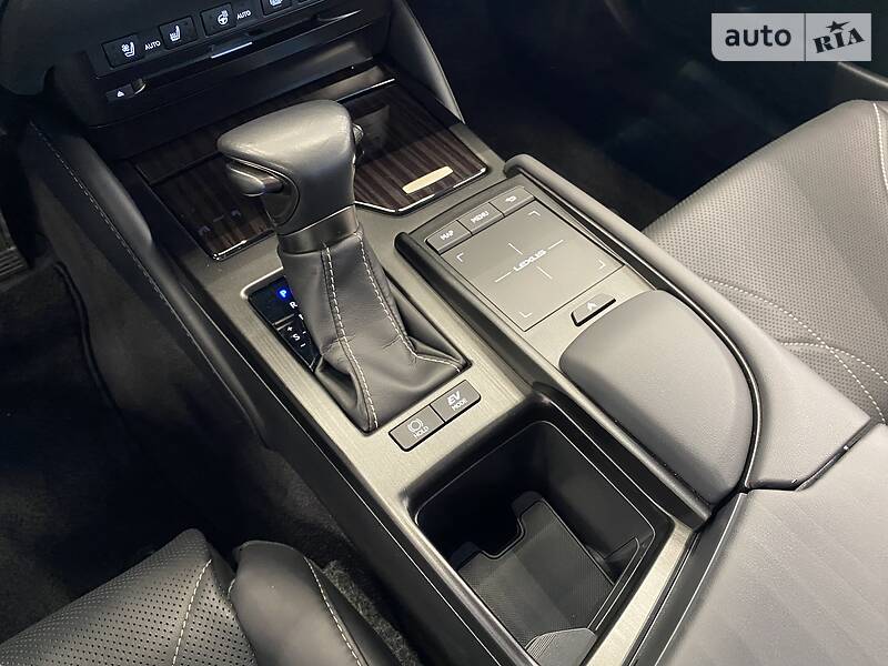 Седан Lexus ES 2018 в Одесі