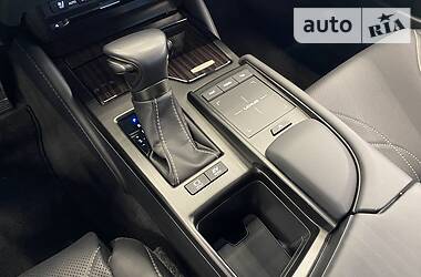 Седан Lexus ES 2018 в 