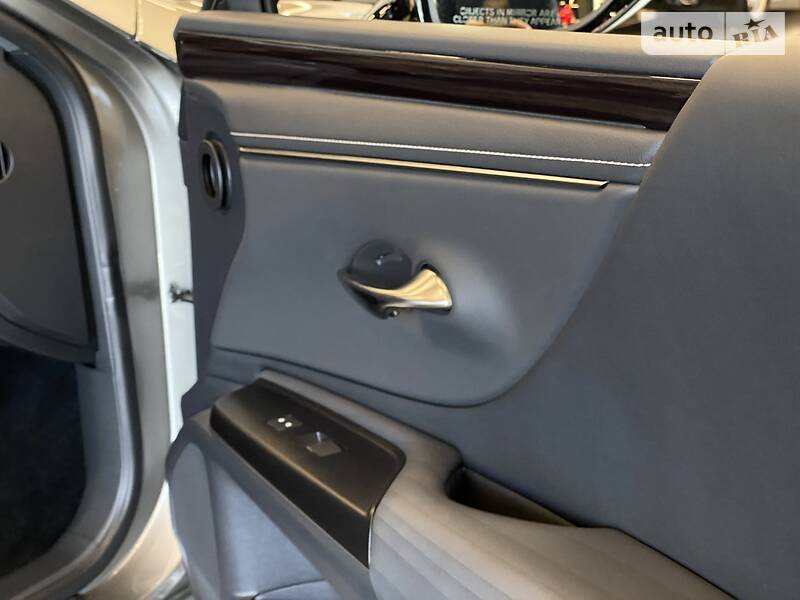 Седан Lexus ES 2018 в Одесі