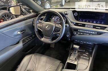 Седан Lexus ES 2018 в 