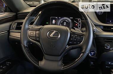 Седан Lexus ES 2018 в 