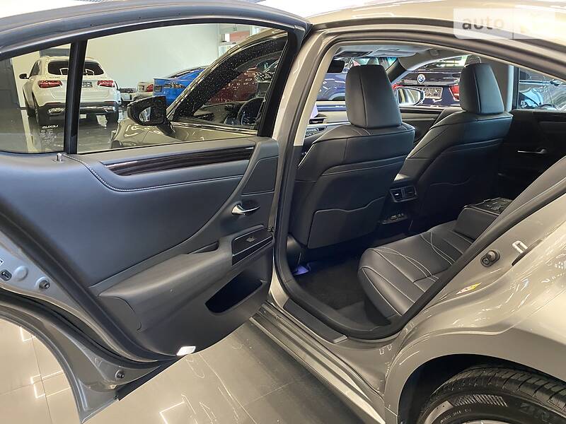 Седан Lexus ES 2018 в Одесі