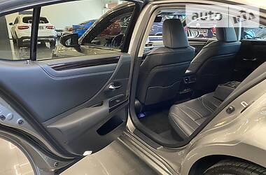 Седан Lexus ES 2018 в 