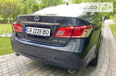 Седан Lexus ES 2011 в Умані