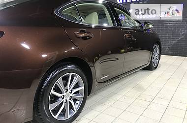 Седан Lexus ES 2018 в Киеве