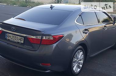 Седан Lexus ES 2013 в Полтаве