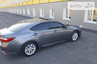 Седан Lexus ES 2013 в Полтаве