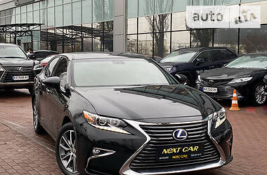 Седан Lexus ES 2017 в Киеве