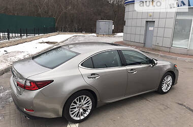 Седан Lexus ES 2016 в Ровно