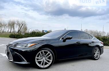 Седан Lexus ES 2019 в Киеве