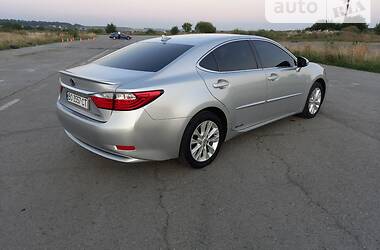 Седан Lexus ES 2013 в Тернополе