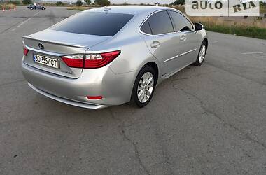 Седан Lexus ES 2013 в Тернополе