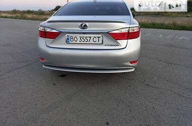 Седан Lexus ES 2013 в Тернополе