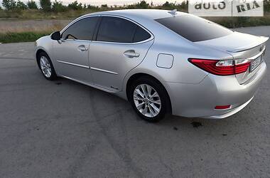 Седан Lexus ES 2013 в Тернополе