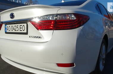 Седан Lexus ES 2014 в Ужгороде