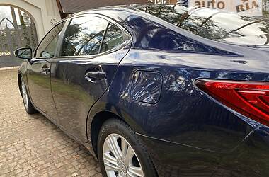 Седан Lexus ES 2015 в Киеве