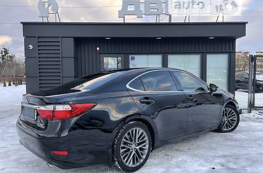 Седан Lexus ES 2013 в Львове