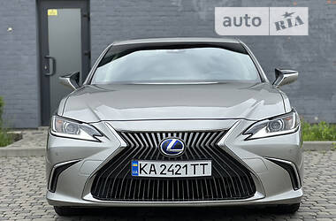 Седан Lexus ES 2019 в Ивано-Франковске